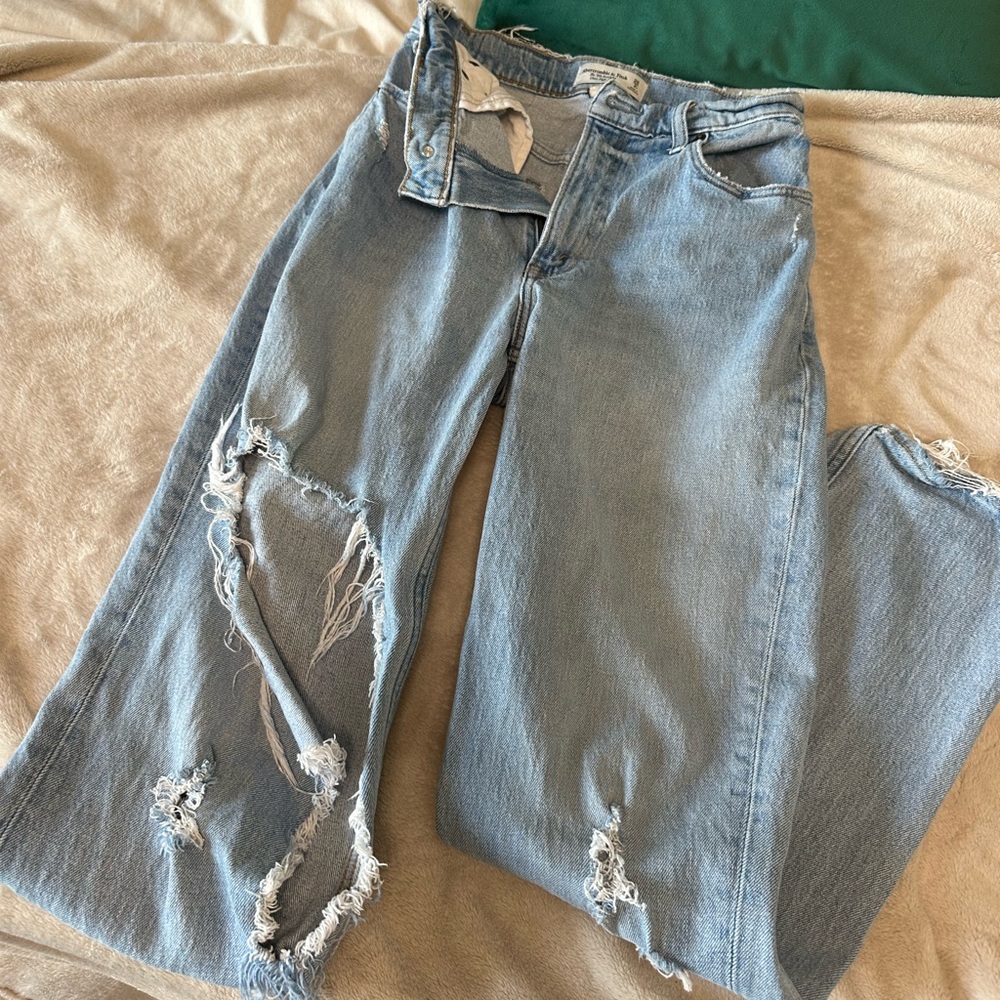 Abercrombie & Fitch Blue 90’s Straight Leg Jeans Distressed
